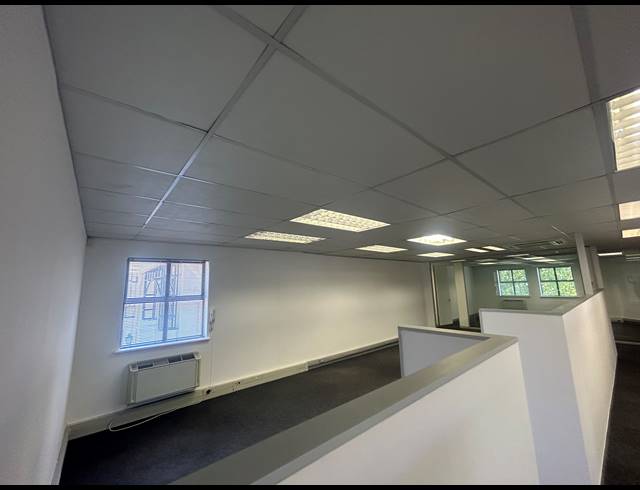 330M² OFFICE TO LET IN KENILWORTH
